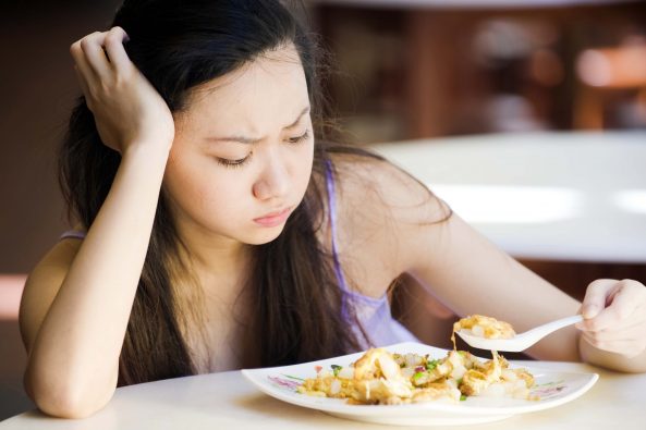 Một trong những dấu hiệu chính của suy tim sung huyết là luôn luôn có cảm giác no.